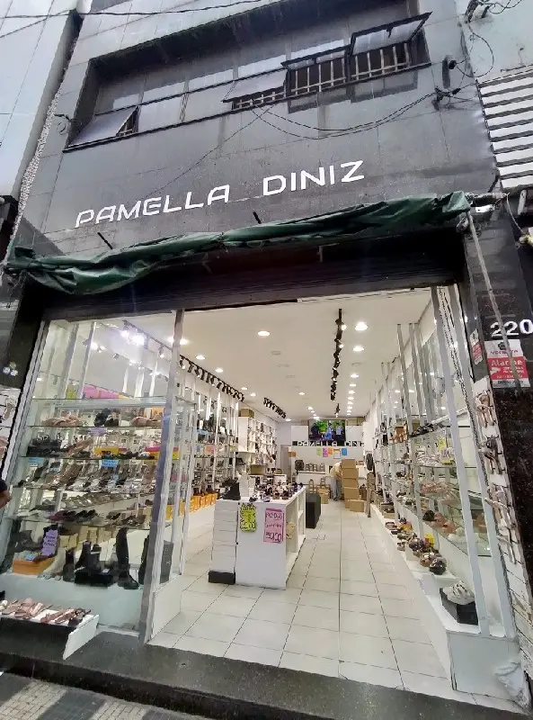 Imagem de Pamella Diniz — Sandálias no Brás