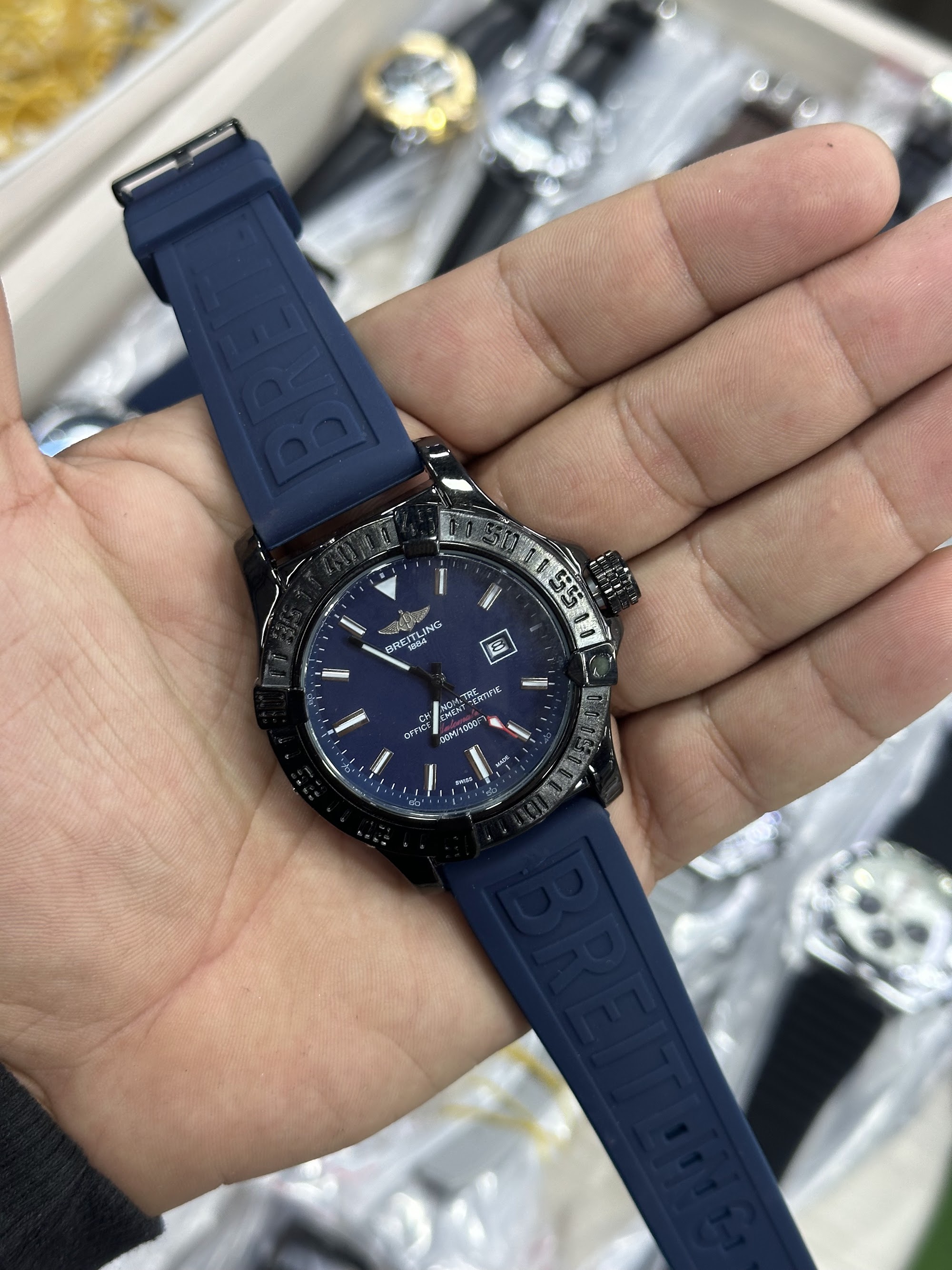 Relógio Breitling funcional com pulseira de borracha azul – Atacado no Brás