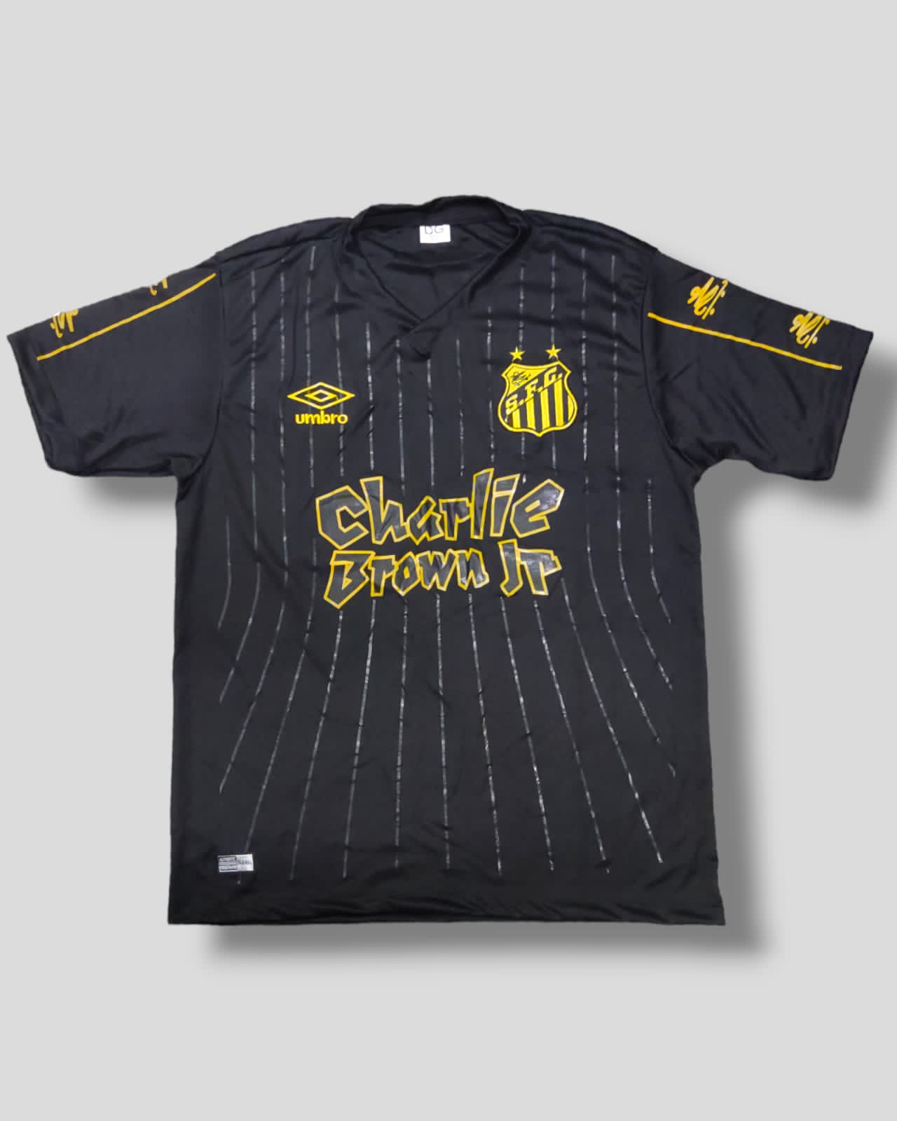 Camisa Santos S.F.C. Umbro preta com estampa Charlie Brown Jr – Atacado no Brás