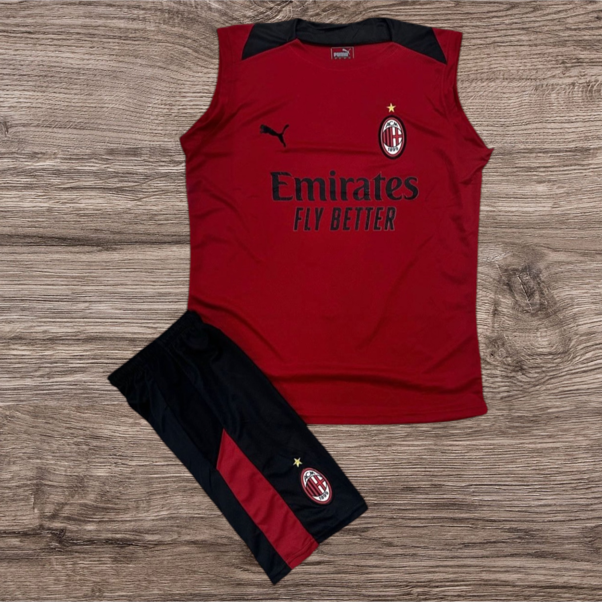 Conjunto regata e calça Puma com escudo AC Milan vermelho e preto – Atacado no Brás