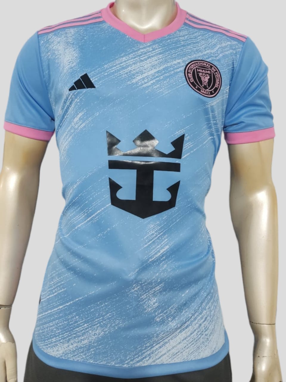 Camiseta azul claro com detalhe rosa – Atacado no Brás