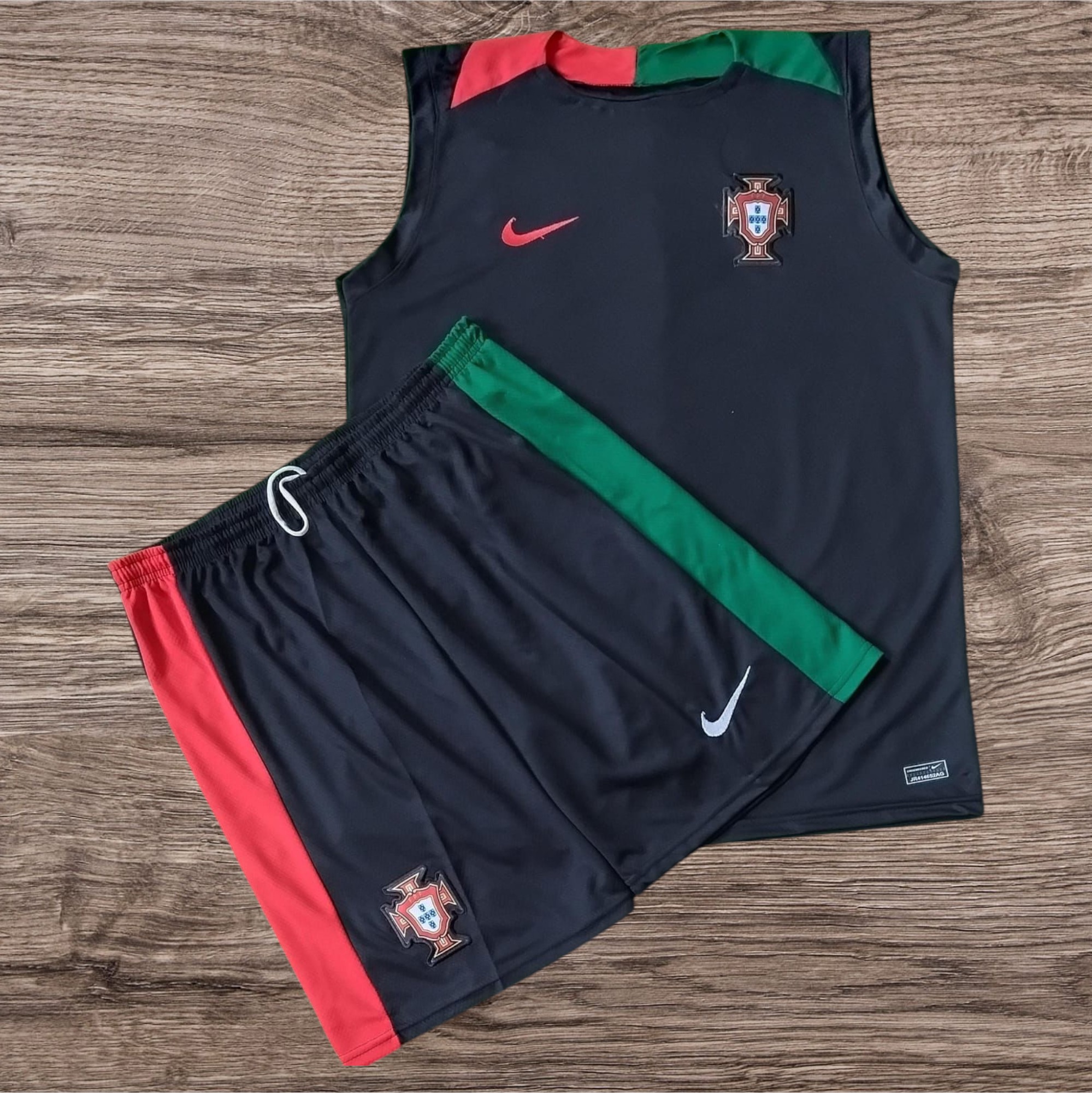 Conjunto regata e short com logo Nike e brasão – Atacado no Brás
