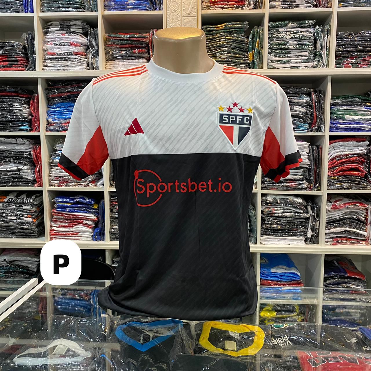 Camisa São Paulo SPFC preta/branca com Sportsbet.io (P) – Atacado no Brás