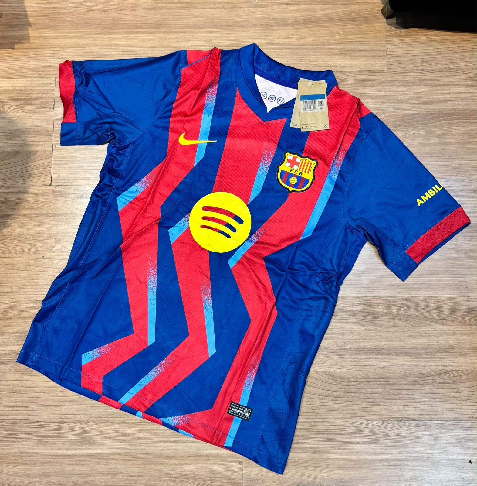 Camiseta Barcelona com escudo e logo Nike – Atacado no Brás