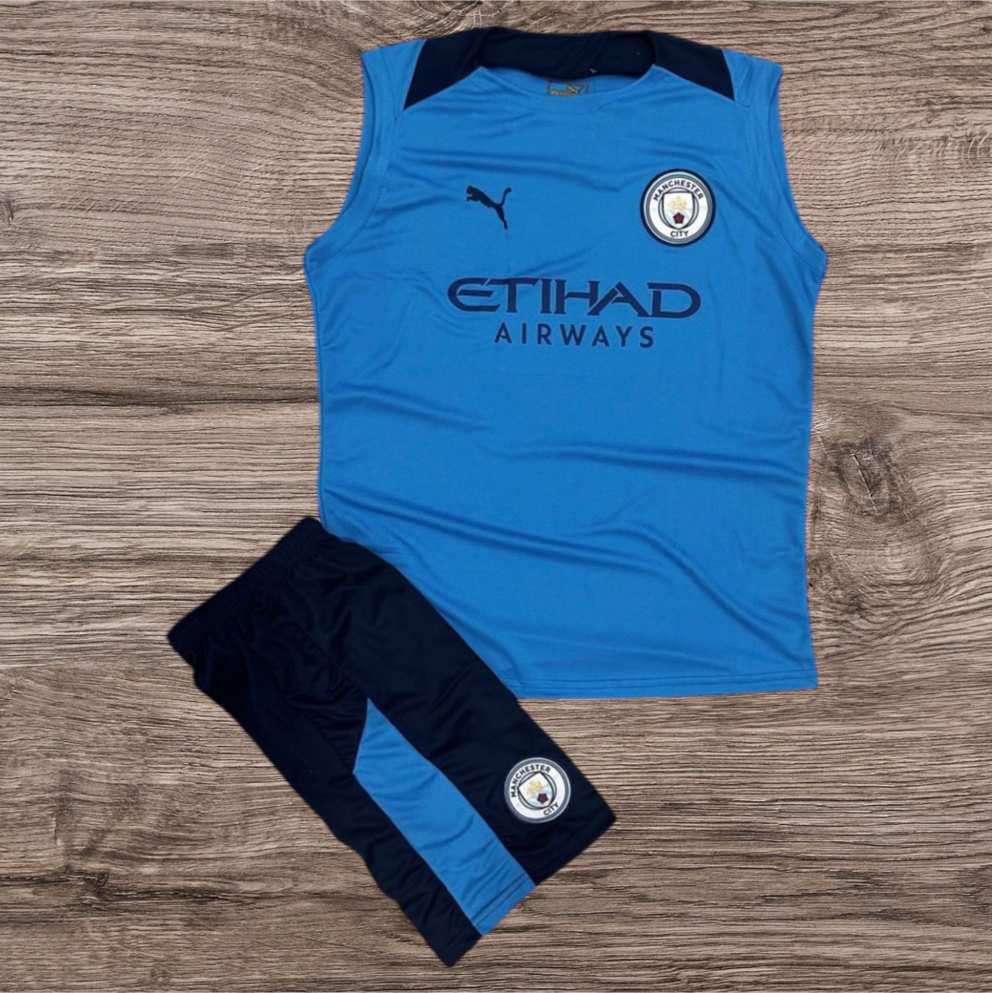Conjunto regata e calça com brasão Manchester City azul – Atacado no Brás